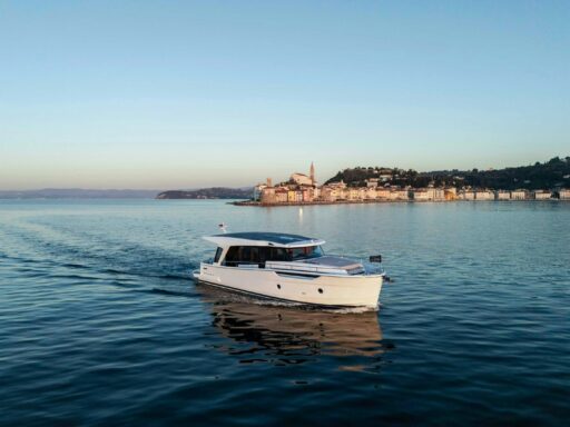 Greenline 42, first running shots and full details released