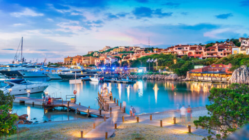 La Costa Smeralda, selvaggia con il lusso più esclusivo