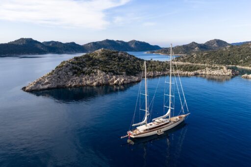 ARES Yachts presents SIMENA, the new flagship of 62 meters