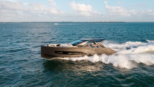 Manari 52: una chase boat su misura per un megayacht d’avanguardia