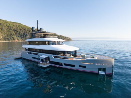 Sirena Yachts svela la sua  ammiraglia di 118 piedi al Cannes Yachting Festival