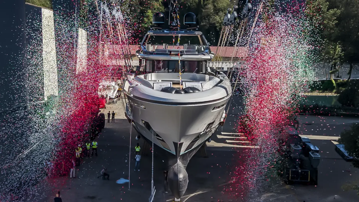Baglietto vara lo scafo no. 10261, nona unità della linea T52
