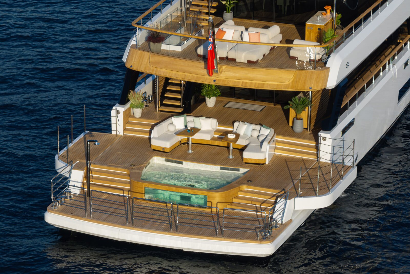 sirena 42M beach club di poppa sirena 42M beach club di poppa
